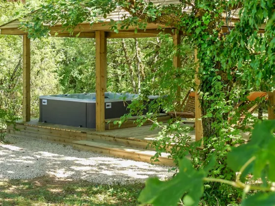 Lodge avec spa jacuzzi privatif proche de Toulouse